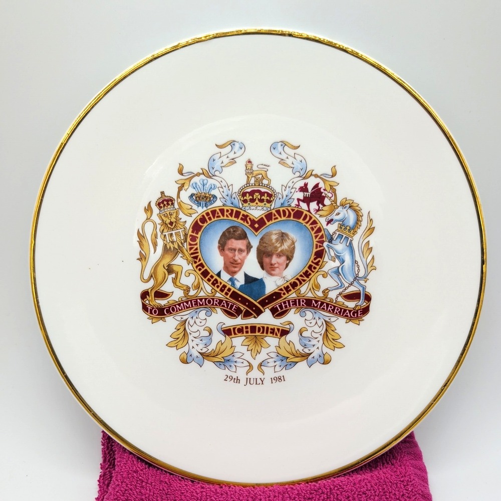 Crown Trent Royal Wedding Plate Prince Charles Princess Diana 8.5" White Good